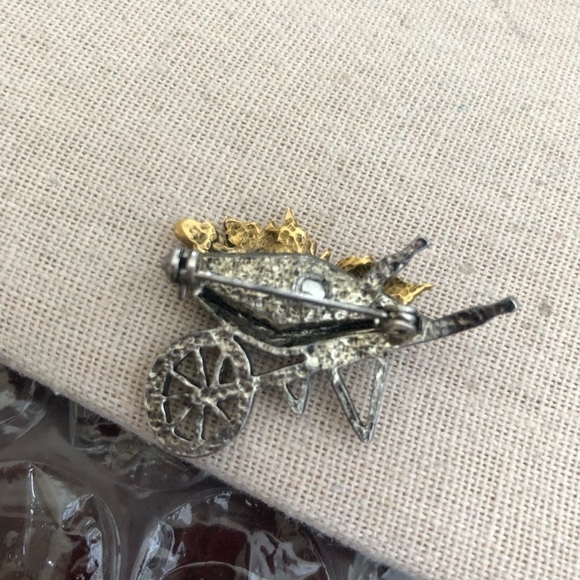 Vintage Wagon Gold Tone Leaf Brooch - Picture 2 of 3